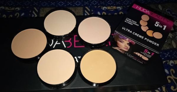 Huda Beauty 5 In 1 Compact Face Powder View Gallery - Pakistan
