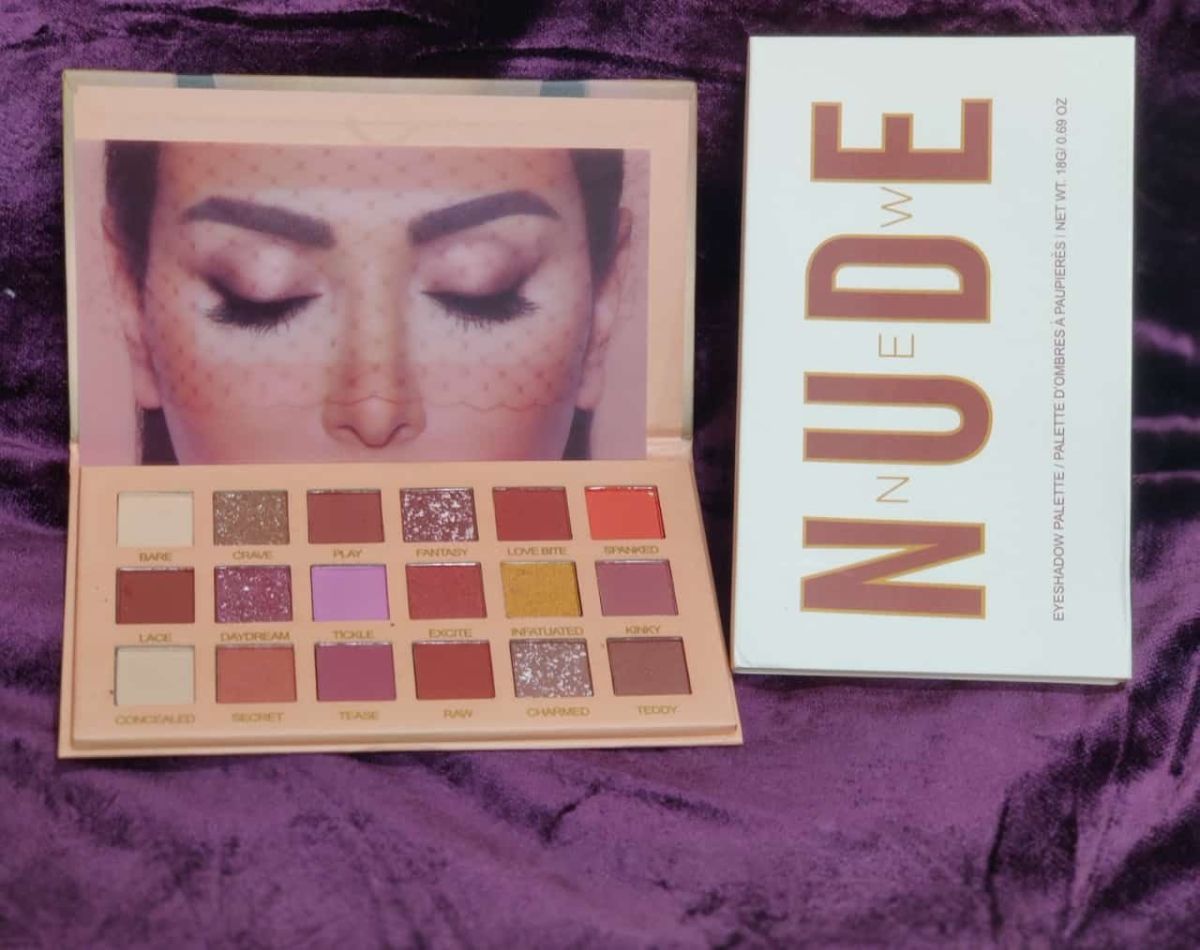 18 Colors Nude Eyeshadow Palette View Gallery - Pakistan