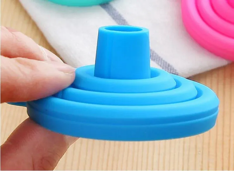 Pack of 3 Silicone Oil Funnel, Kitchen Liquid Oil Dispensing Tool (random color) View Gallery - Pakistan