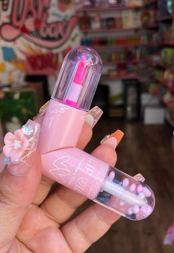 2 in 1 lip balm + lip shiner (random color) View Gallery - Pakistan