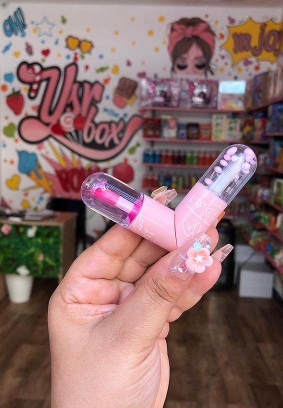 2 in 1 lip balm + lip shiner (random color) View Gallery - Pakistan