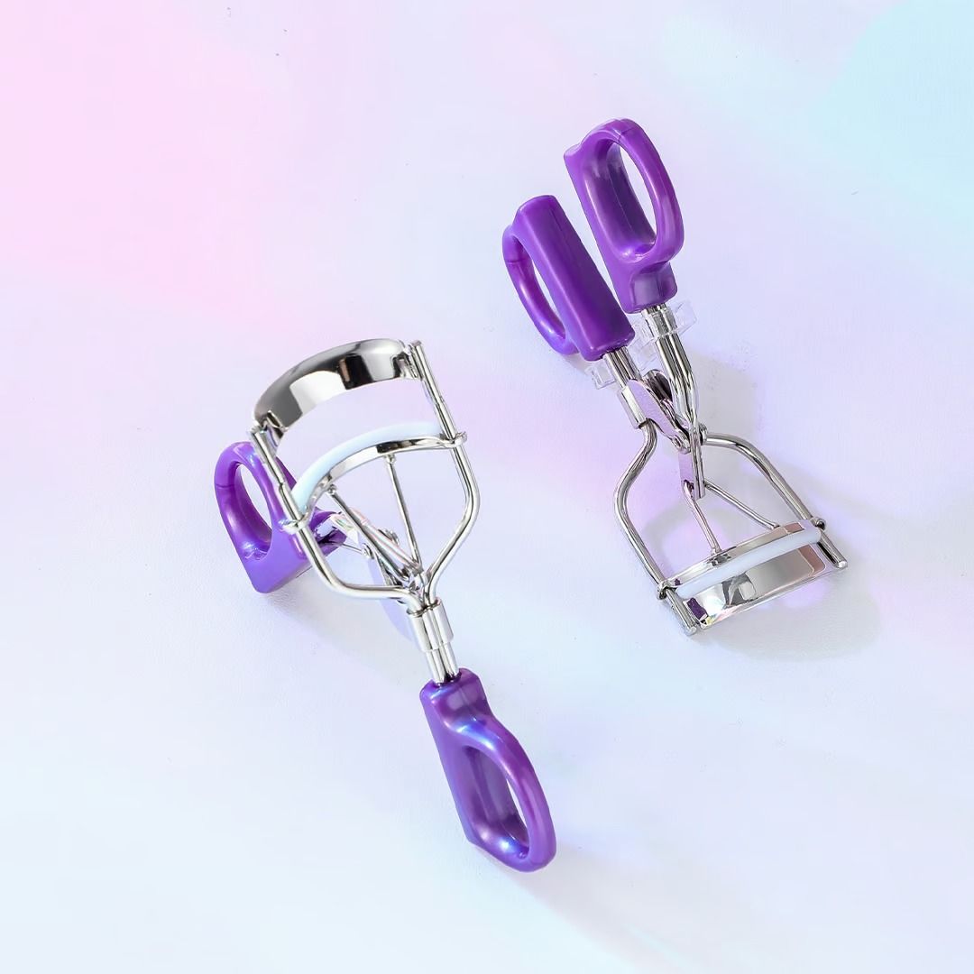 Eyelash Curler, Makeup Tool With Silicone Cushioned Curler Pad ,Creates Eye-Opening &amp;amp; Lifted Lashes (random color)
