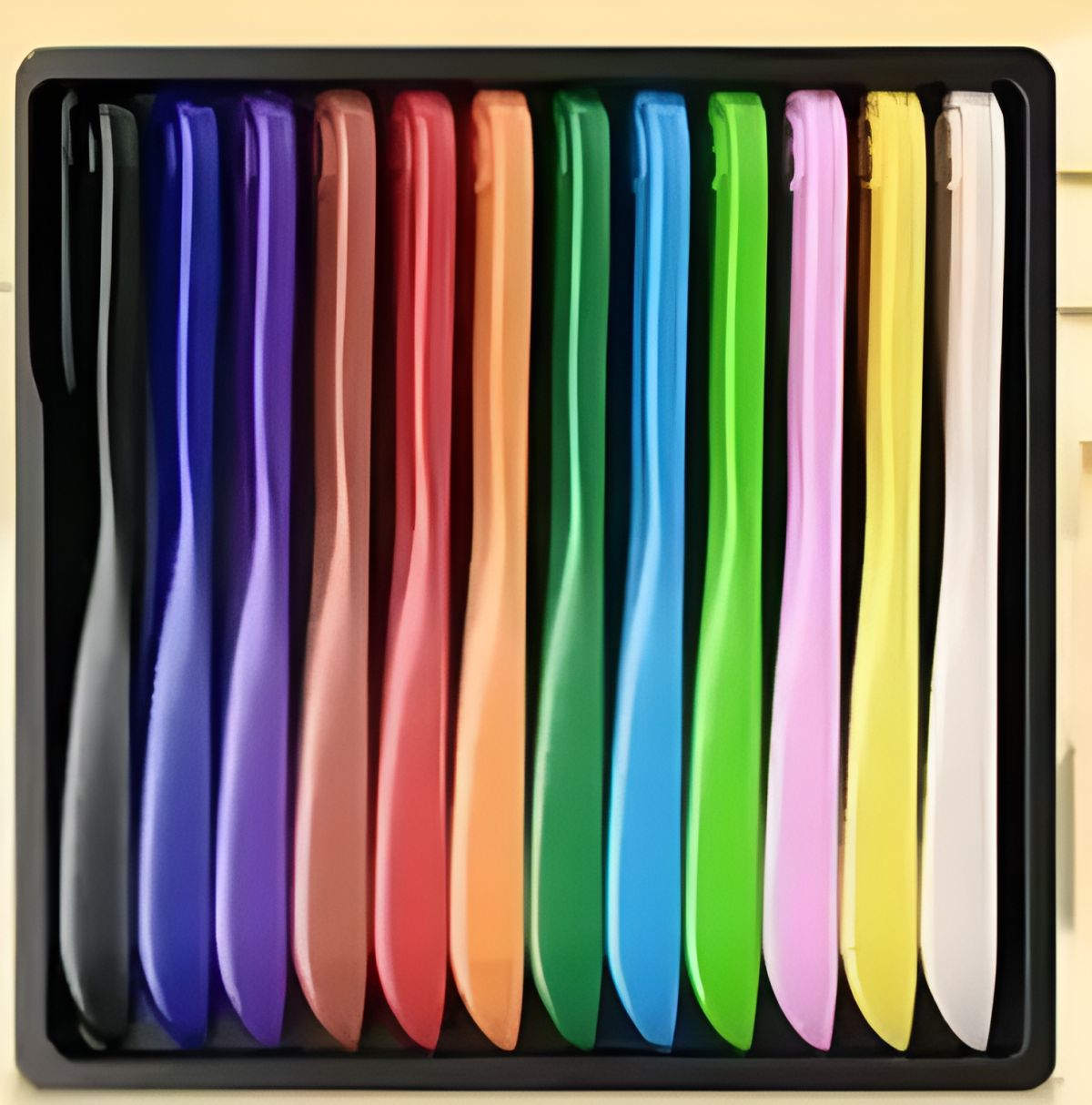 Children Pack of 12 Plastic Crayons, 12 Vibrant Crayons Colors, Caryon Pencils View Gallery - Pakistan