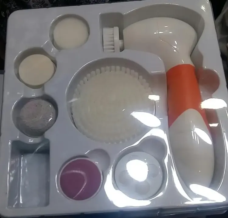 CNAIER 7 in 1 Facial Massager and Facial Cleansing Set View Gallery - Pakistan