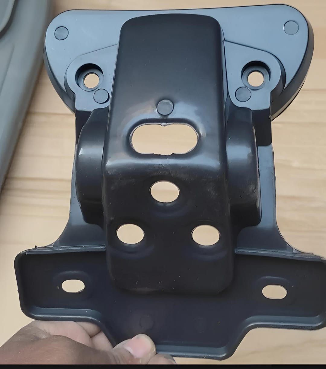 (Pack of 6) plastic Mudguards, chain cover and enjine cover(magnet tapa) 4 mini size indicator and break bracket for 70cc combo pack View Gallery - Pakistan