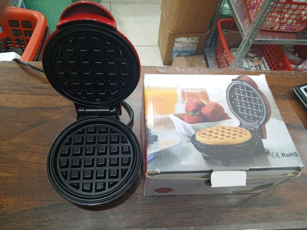 Mini Waffle Maker Breakfast Machine Non Stick Easy Clean  (random color ) View Gallery - Pakistan