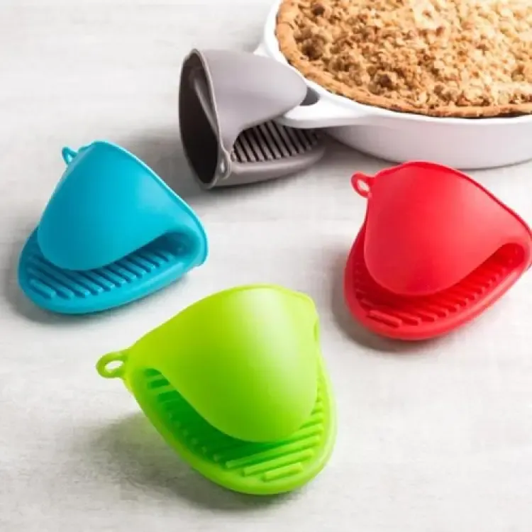 Silicone Heat Resistant Gloves Clips Insulation Non Stick Anti-slip Pot Bowel Holder Clip Cooking Baking Oven Mitts - Pair (Random Color) View Gallery - Pakistan