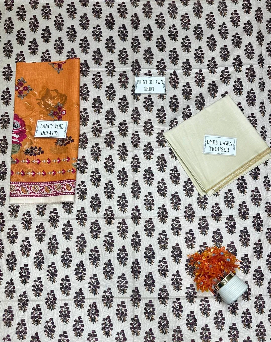 Women's 3 Pcs Printed Lawn Suit White with Dupatta View Gallery - Pakistan